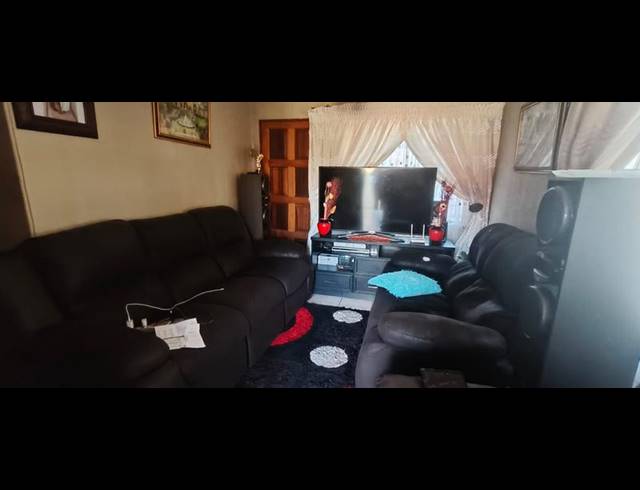 3 BEDROOM HOUSE FOR SALE IN PHILIP NEL PARK